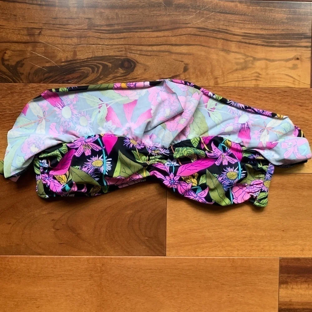 Victoria’s Secret Tapestry flounce bikini … - Picture 3 of 6